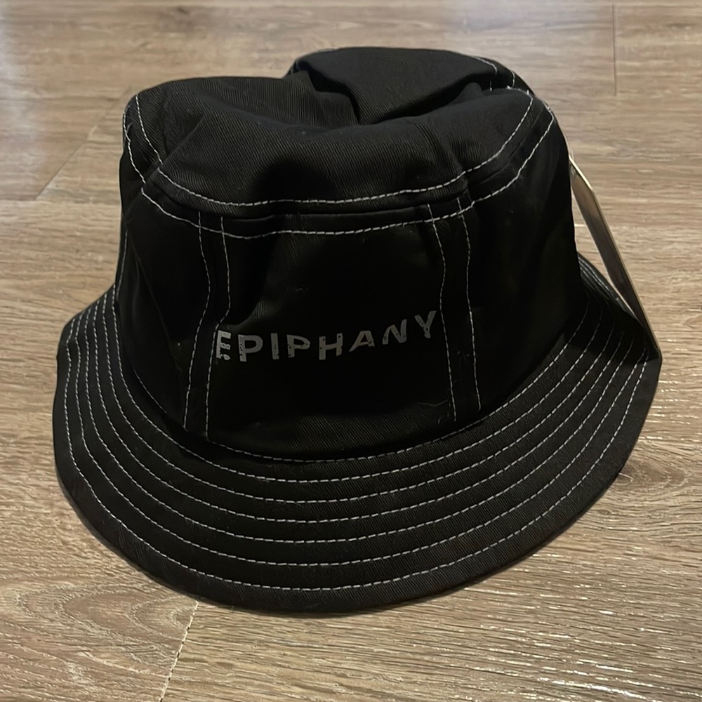 Black bucket hat
